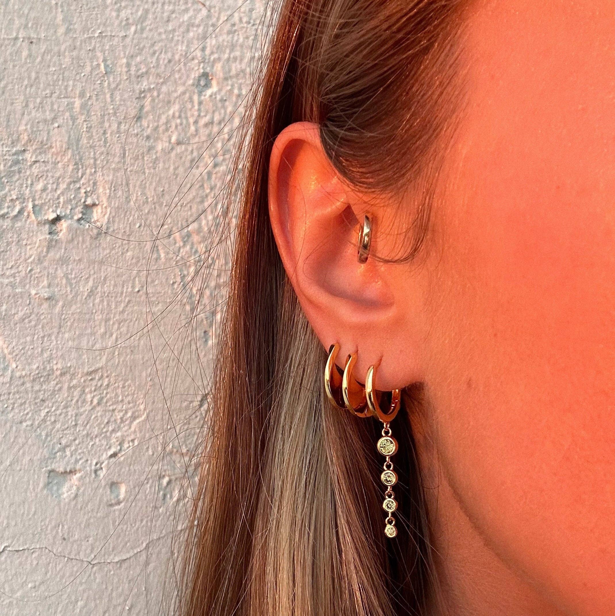 GROOVE EARRINGS: GOLD