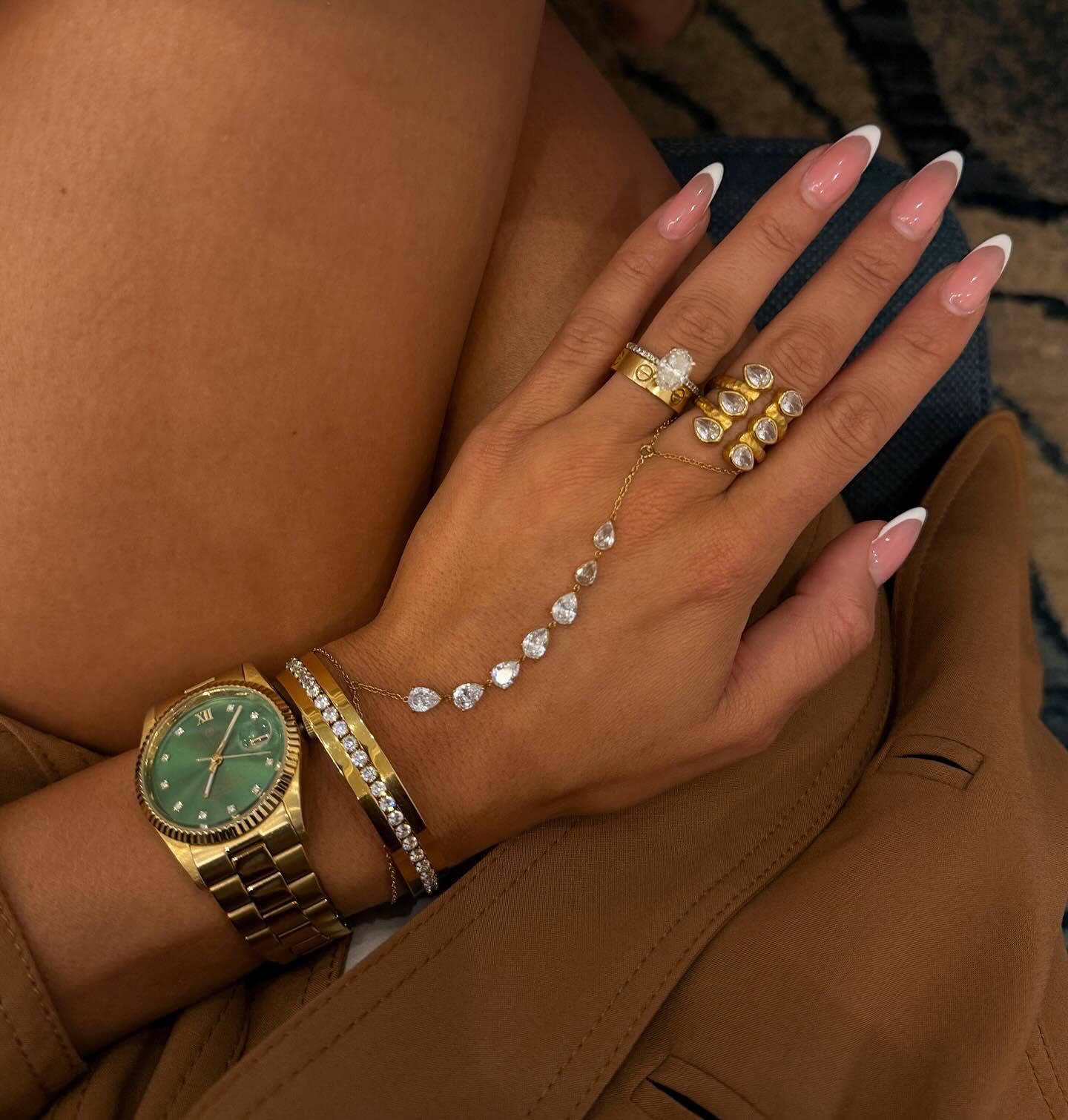 BLING HAND CHAIN: GOLD