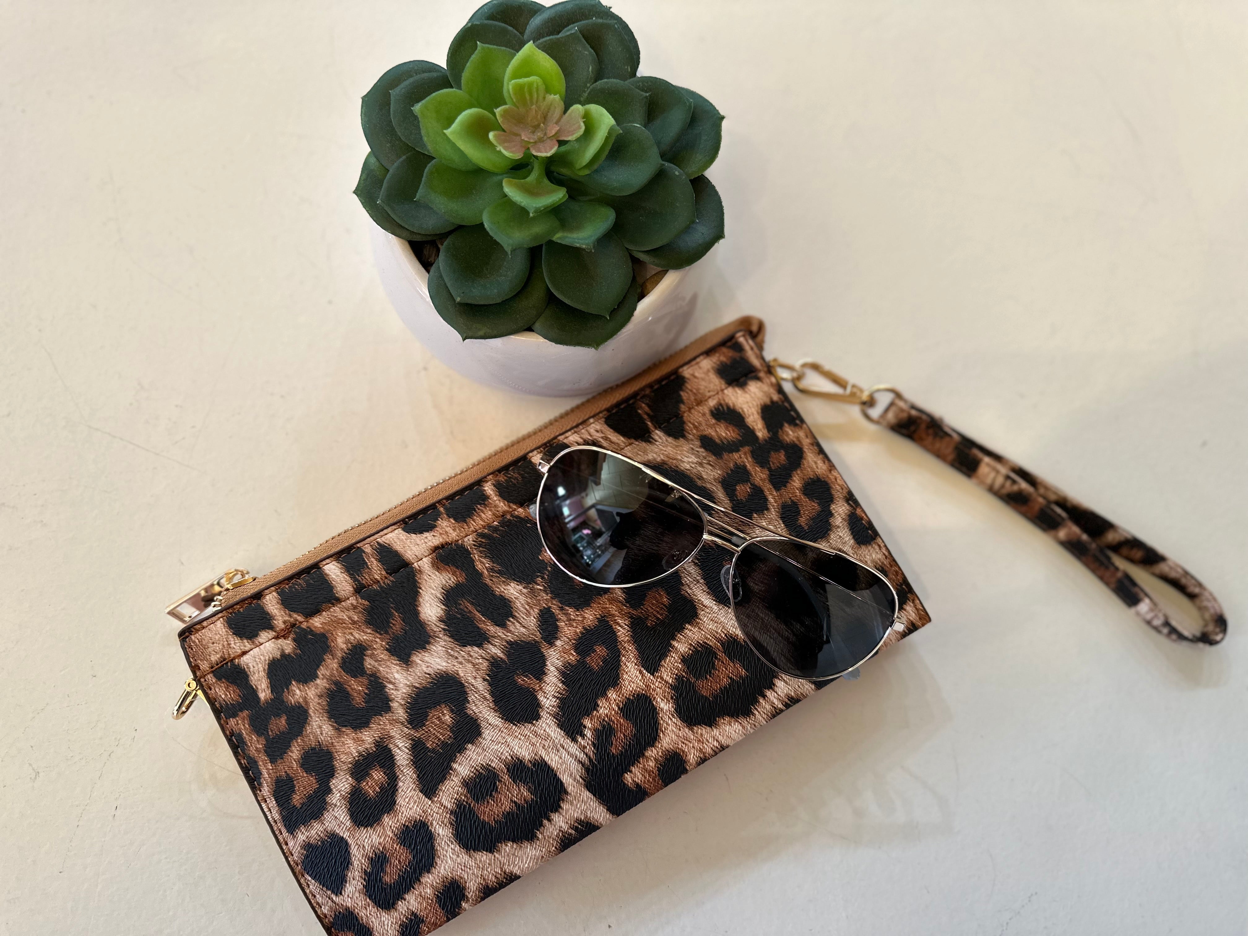 3-in-1 Crossbody/Wristlet/Clutch